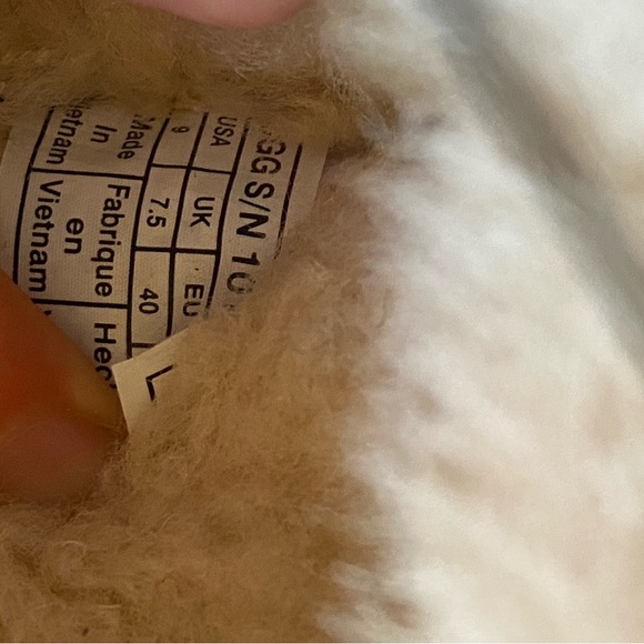 Ugg Super Short Boot / Slipper with Fluffy top - Picture 7 of 9